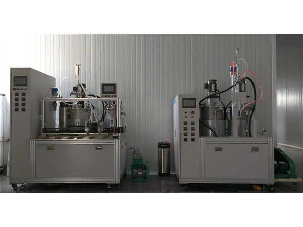 AB膠灌膠機生產(chǎn)廠家按需定制,銳誠螺絲機